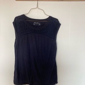 Eddie Bauer navy crochet top tee, M